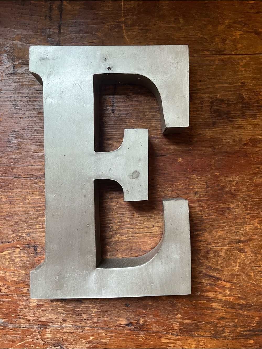 Decorative Wall Letter 'E' in Matte Gray